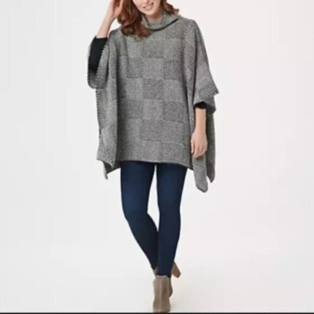 Fisherman Out of Ireland Merino Wool Knit Poncho in Woven Navy and Green - Picture 6 of 6
